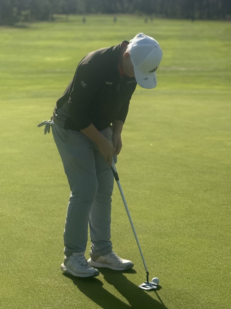 En fantastisk dag med juniorgolf i Aalborg Golfklub – fuld af golfmagi, smil og familieglæde. Jonas og Rasmus leverede flotte runder på en bane i topklasse.